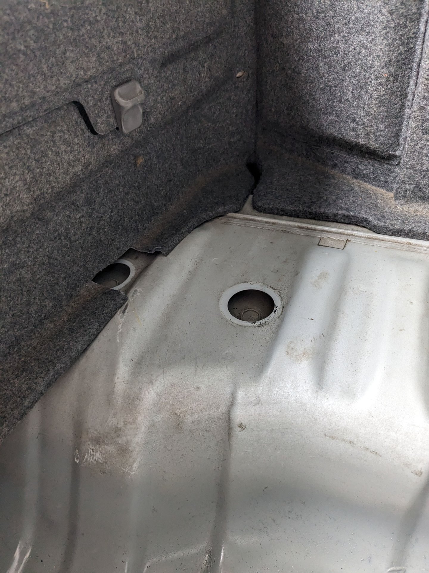 Nismo R32 chassis reinforcement in the trunk - Image 3