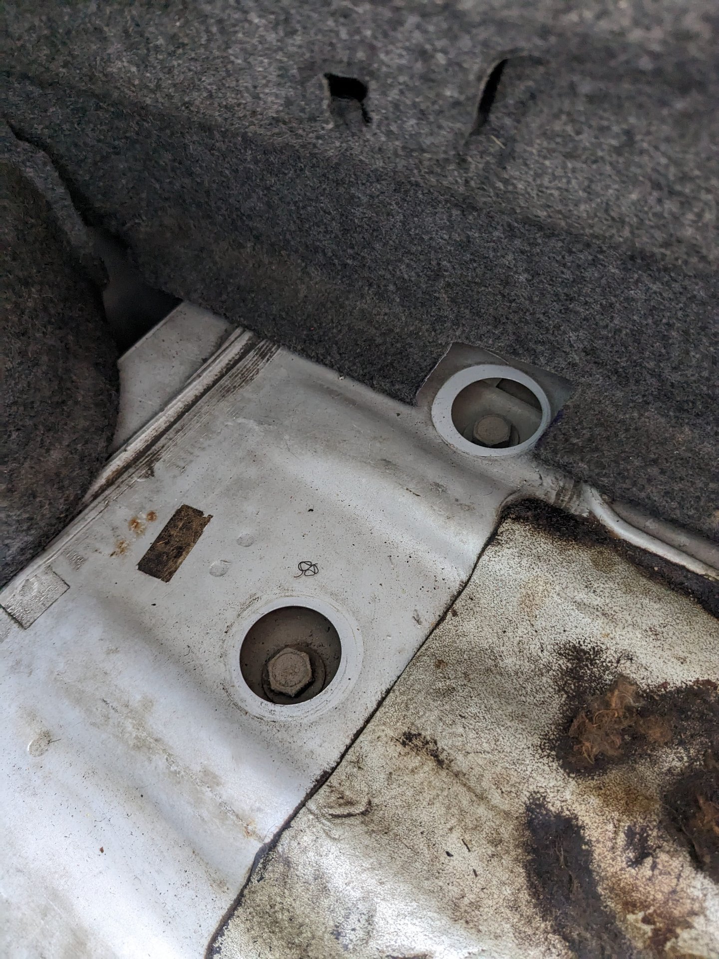 Nismo R32 chassis reinforcement in the trunk - Image 6