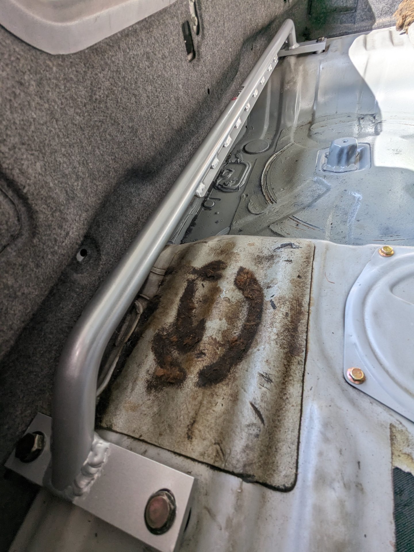 Nismo R32 chassis reinforcement in the trunk - Image 4